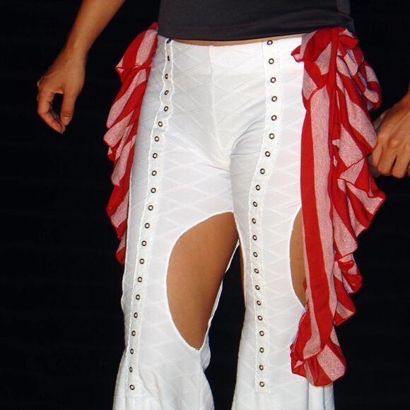 Candy cane striped ruffle scarf Flirty Feminine Fun - Picture 2 of 4